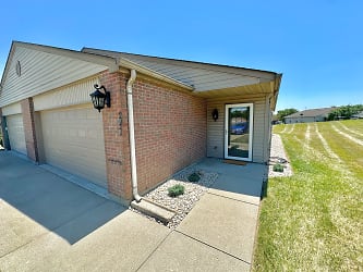 247 Overbrook Ct - Monroe, OH