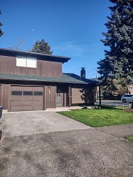 107 62nd Pl - Springfield, OR