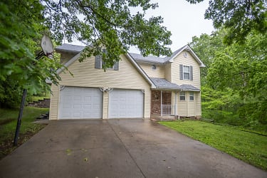 1432 Eastview Dr - Holts Summit, MO