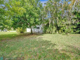 395 NW 89th Ln - Coral Springs, FL