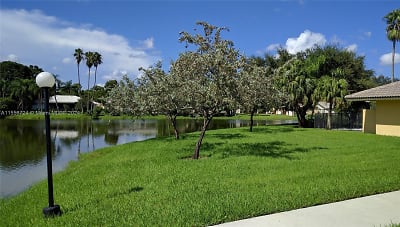 11477 NW 39th Ct #302-1 - Coral Springs, FL