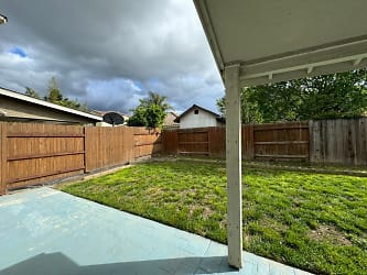 1860 Blowers Dr - Woodland, CA