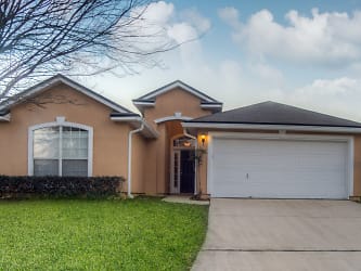 1828 Creekview Dr - Green Cove Springs, FL