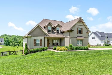 1452 Hickory Point Rd - Clarksville, TN