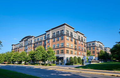 Domain College Park Apartments - College Park, MD