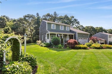 342 Orchard Woods Dr - North Kingstown, RI