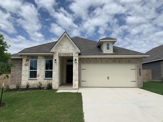 1910 Holleman Dr - Temple, TX