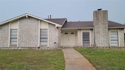 4901 Roberts Dr - The Colony, TX