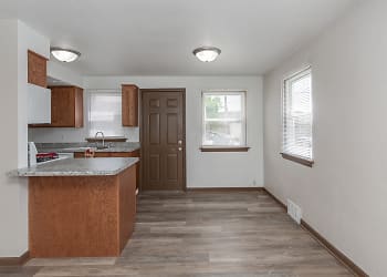 Downtown Town Homes Apartments - Bettendorf, IA