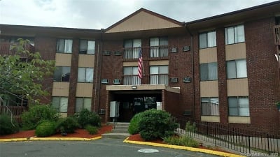 1000 Cromwell Hills Dr #1215 - Cromwell, CT