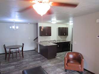 Beal Townhomes Apartments - Sioux Falls, SD