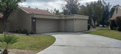68305 Village Dr - Cathedral City, CA