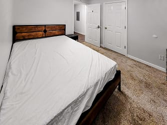 Room For Rent - Jacksonville, FL