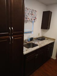 2333 kitchen.jpg