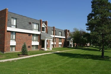 Windsor Lakes Apartments - Woodridge, IL