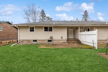 9340 Syndicate Ave - Circle Pines, MN