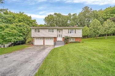 6 Winchester Dr - Monroe, NY