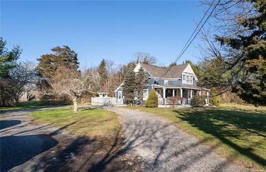 478 Montauk Hwy - East Quogue, NY