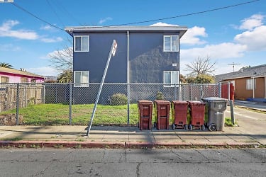 7448 Apartments - Oakland, CA