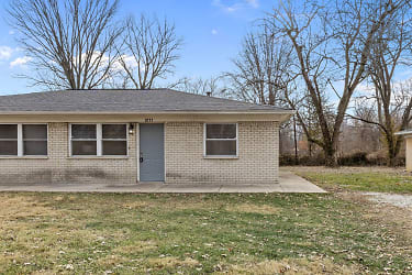 2219 Fairfax Rd - Indianapolis, IN