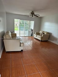 5000 NW 36th St #402 - Lauderdale Lakes, FL