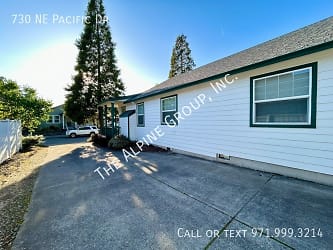 730 NE Pacific Dr - Fairview, OR