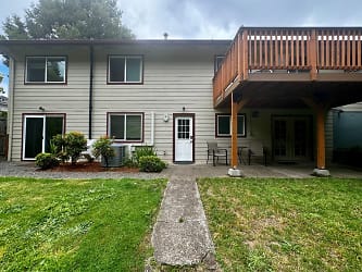 13630 SW Ash Ave - Tigard, OR