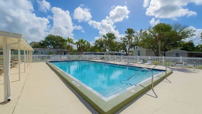Kings Manor Apartments - Lakeland, FL