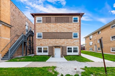 2608 St Charles Rd - Bellwood, IL