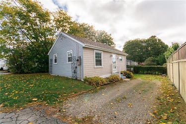 74 Orchard Ave - Middletown, RI