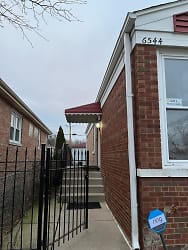 6544 N Albany Ave - Chicago, IL