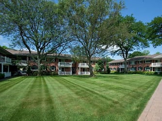 Fairfield Estates At Farmingdale Apartments - Farmingdale, NY