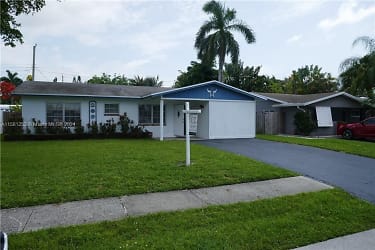 2001 NW 38th St - Oakland Park, FL