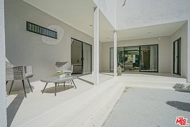 517 N Rodeo Dr - Beverly Hills, CA