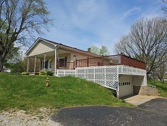 5281 E Franklin St - Bowling Green, IN