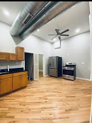 1524 N Milwaukee Ave unit 2F - Chicago, IL