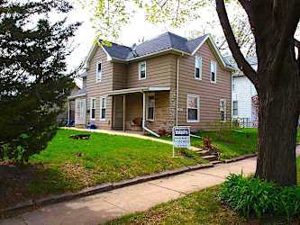 1126 1st St SW unit B - Cedar Rapids, IA