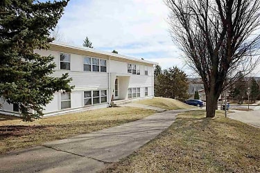 1000 Valley View Dr - Minot, ND