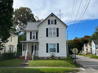 1036 Cottage St - Ashland, OH