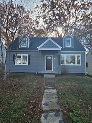 413 Bradsher Ave - Colonial Heights, VA