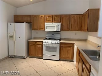100 Tapatio St - Henderson, NV