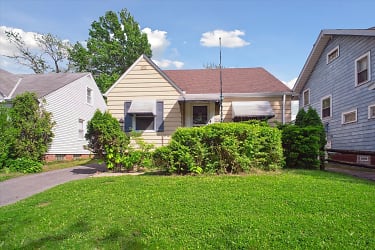 19604 Tiverton Rd - Cleveland, OH
