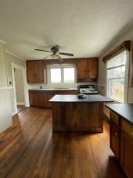 1358 S Coolwell Rd - Madison Heights, VA