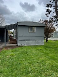 1901 Harbor Dr - Springfield, OR