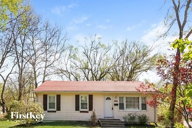 2425 S Lee's Summit Rd - Independence, MO
