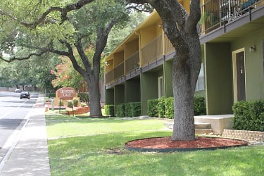 Hunter's Glen Apartments - San Antonio, TX