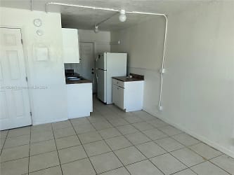 1305 NW 2nd St #1-4 - Fort Lauderdale, FL