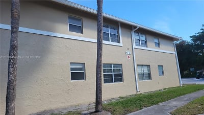 823 Twin Lakes Dr #31-G - Coral Springs, FL