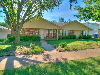 1213 Clearwater Dr - Norman, OK