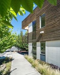 7974 SW 45th Ave - Portland, OR